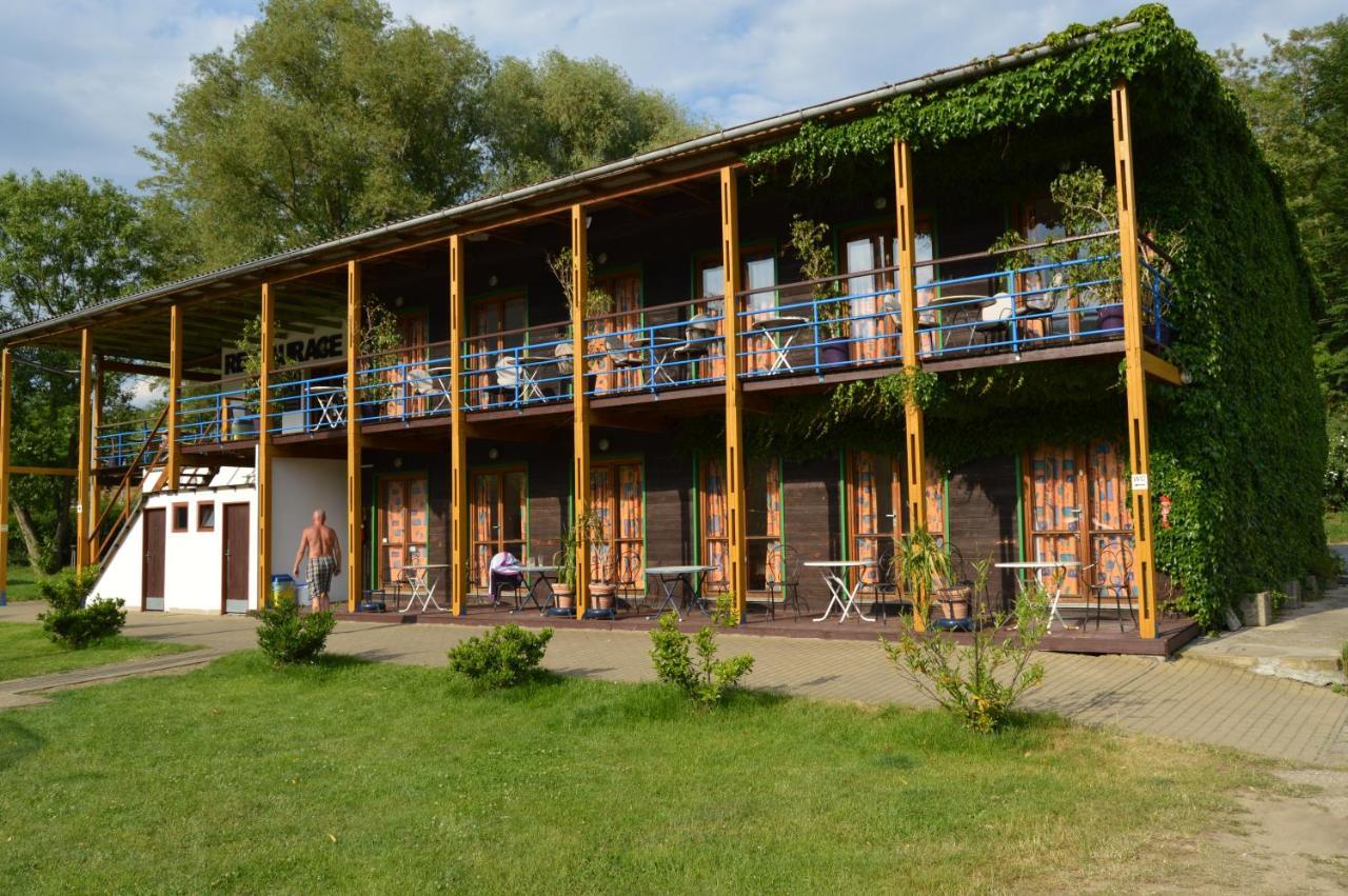 Hotel Lavka Park Skochovice Vrané nad Vltavou Exterior foto