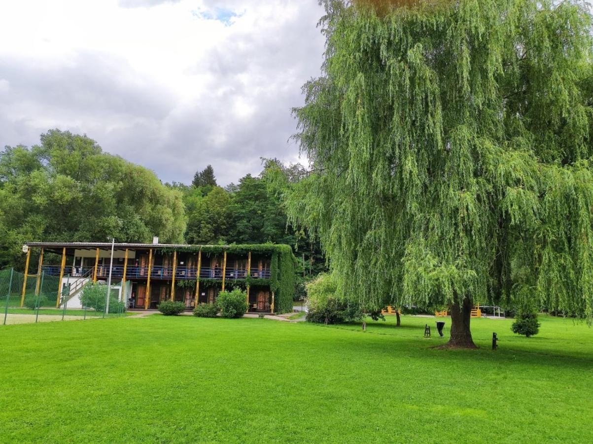Hotel Lavka Park Skochovice Vrané nad Vltavou Exterior foto